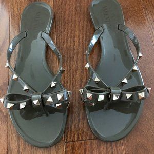 VALENTINO ROCKSTUD BOW SANDAL